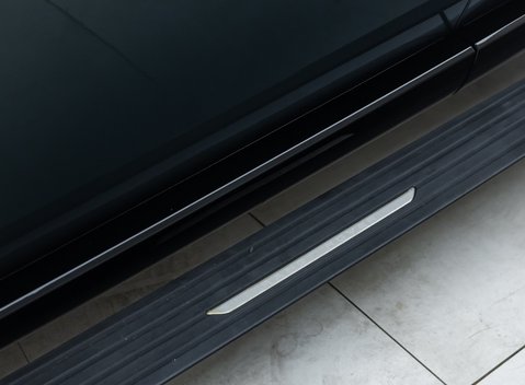 Land Rover Range Rover P530 SV 36