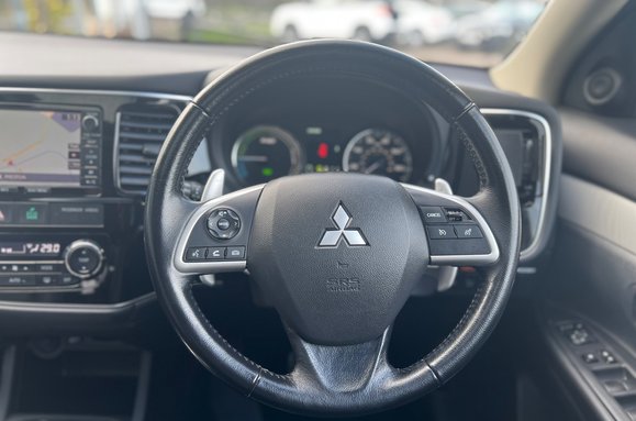 Mitsubishi Outlander PHEV 2.0h 12kWh GX4h CVT 4WD AUTO 32