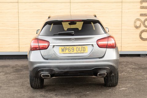 Mercedes-Benz GLA Class GLA 180 URBAN EDITION 6