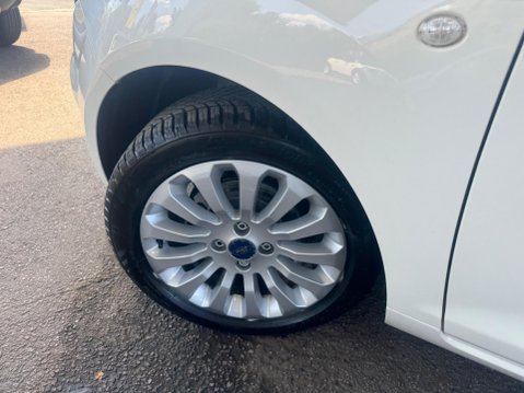 Ford Ka 1.2 Zetec Euro 5 (s/s) 3dr 17