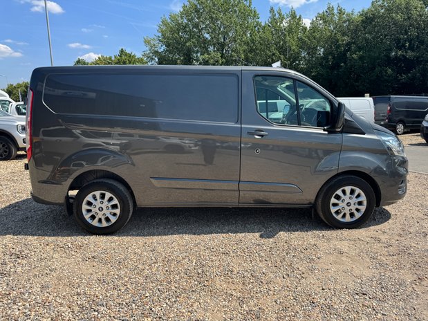Ford Transit Custom SWB L1H1 Low Roof Limited 280 Air Con Alloys Sensors EURO 6 5