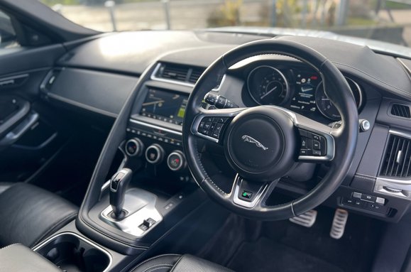 Jaguar E-Pace R-DYNAMIC SE 17