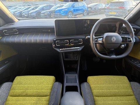 Renault 5 comfort range 52kWh iconic five Hatchback 5dr Electric Auto (150 ps) 28