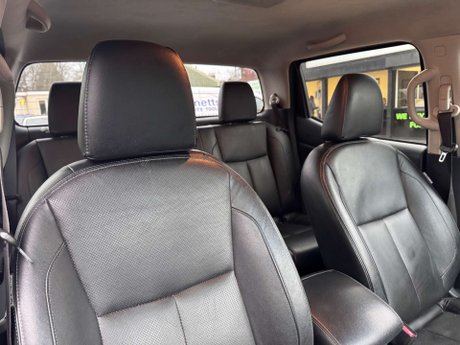 Nissan Navara 2.3 Navara Tekna dCi 4WD 5dr 38