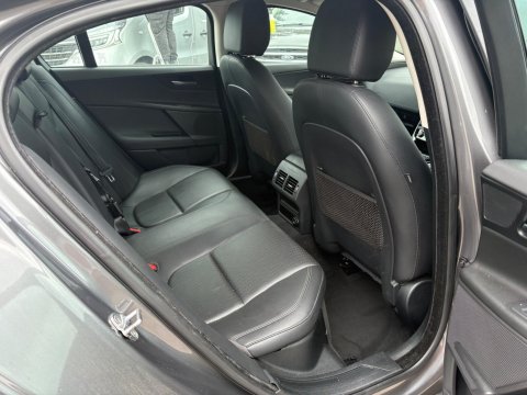 Jaguar XE PORTFOLIO 16