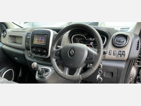 Renault Trafic 1.6 dCi 27 Sport SWB Standard Roof Euro 5 5dr 31