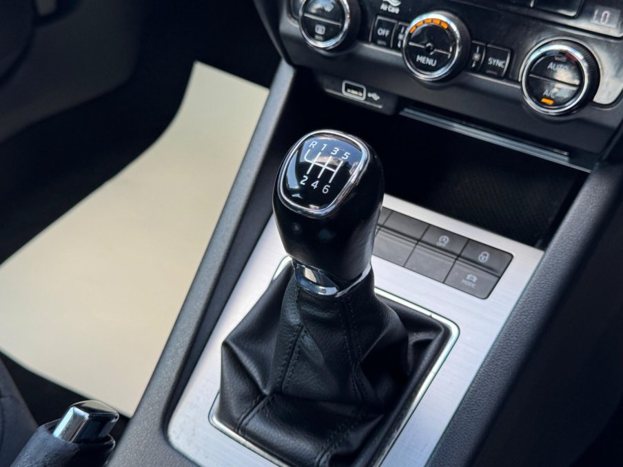 2018 Skoda Octavia — image 33