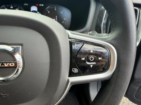 Volvo V60 B4 CROSS COUNTRY AWD MHEV 12