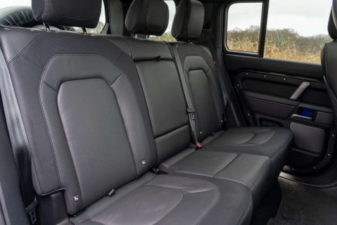 Land Rover Defender D300 X-Dynamic HSE URBAN 21