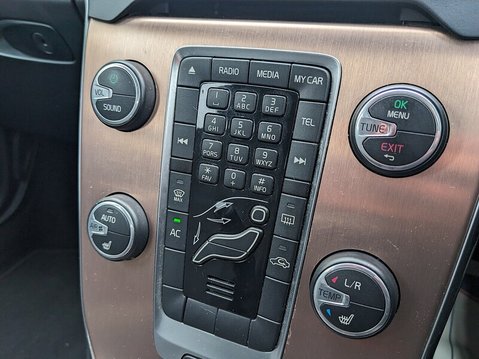 Volvo V40 D2 CROSS COUNTRY SE 27