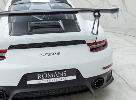Porsche 911 GT2 RS (991) 30