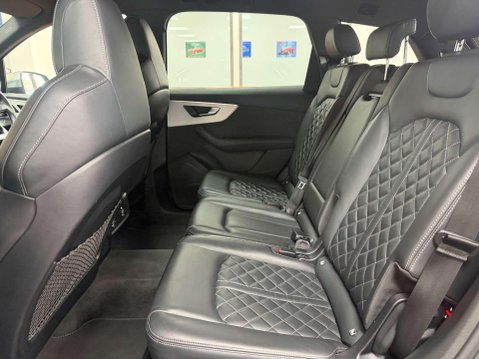 Audi SQ7 4.0 TDI V8 SUV 5dr Diesel Tiptronic quattro Euro 6 (s/s) (435 ps) 41
