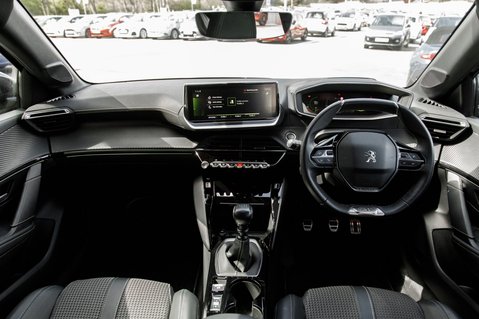 Peugeot 208 PURETECH GT S/S 3