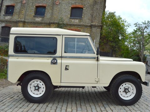 Land Rover 88 Series III SUV 46