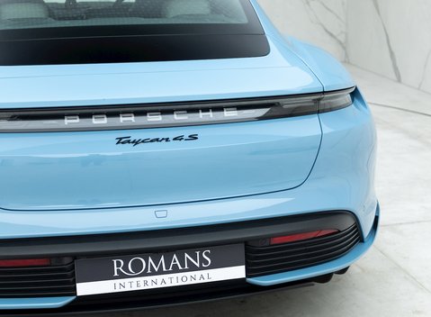 Porsche Taycan 4S 27