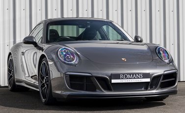Porsche 911 Carrera GTS (991.2) 1