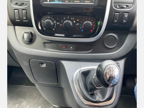 Renault Trafic 1.6 dCi ENERGY 27 Sport Nav Panel Van 5dr Diesel Manual SWB Standard Roof E 31