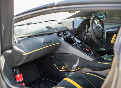 Lamborghini Aventador SV LP750-4 Roadster 15