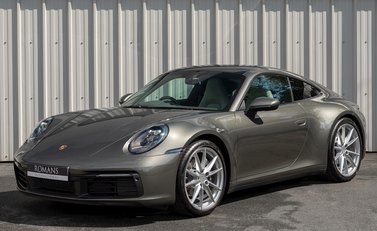Porsche 911 Carrera (992) 6