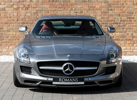 Mercedes-Benz SLS AMG 4