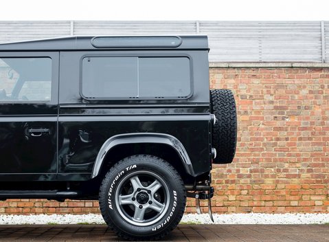 Land Rover Defender 90 XS Bowler 28