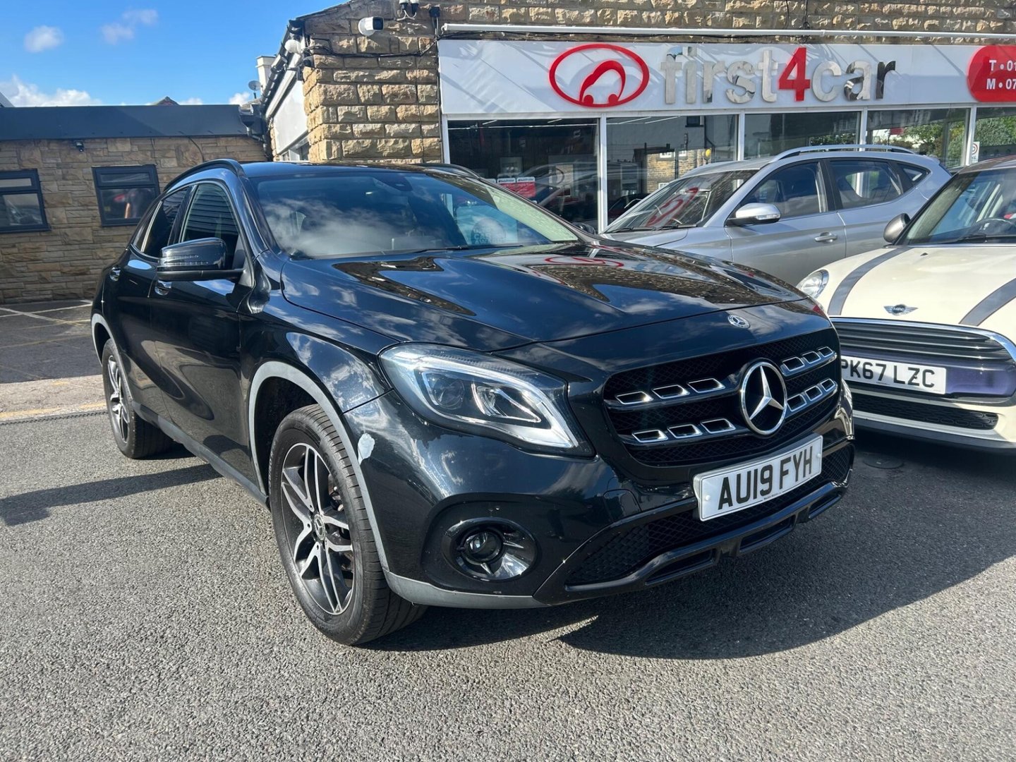 2019 Mercedes-Benz GLA — image 2