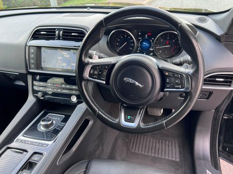 Jaguar F-Pace 2.0 D180 R-Sport Auto AWD Euro 6 (s/s) 5dr 81