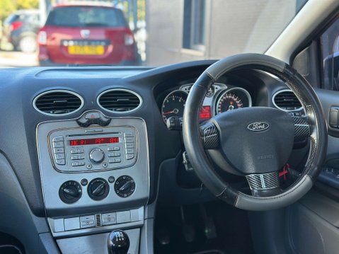Ford Focus 1.6 Focus Zetec 100 5dr 4
