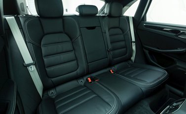 Porsche Macan GTS 12