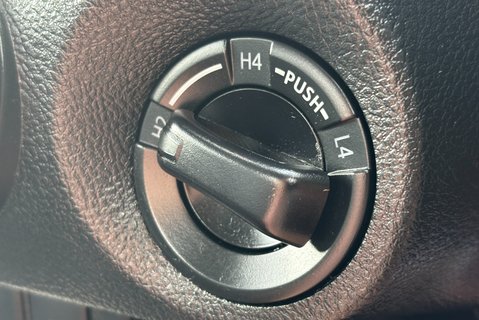 Toyota Hilux Active 4WD D-4D ECB Pickup 26
