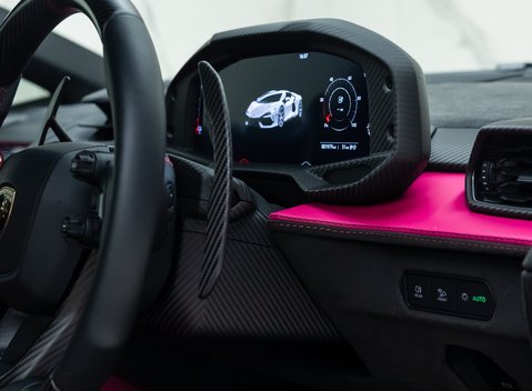 Lamborghini Revuelto 14