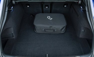 Porsche Taycan Turbo S Cross Turismo 32