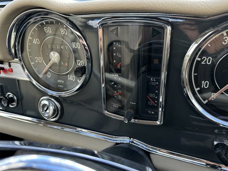 Mercedes-Benz SL Series 230 SL 68