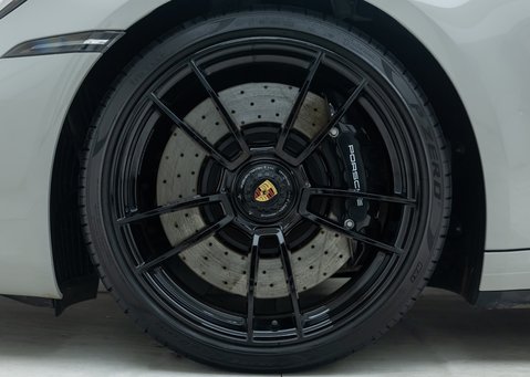 Porsche 911 Carrera 4 GTS (992) 