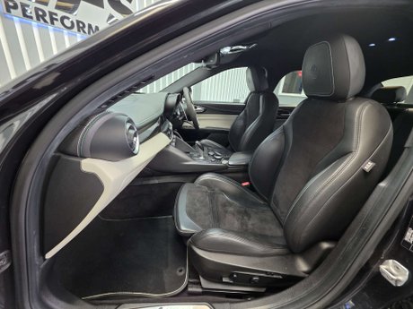 Alfa Romeo Giulia 2.9 V6 Bi-Turbo Quadrifoglio Saloon 4dr Petrol Auto Euro 6 (s/s) (510 ps) 9