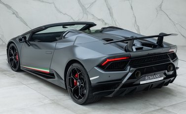Lamborghini Huracan Spyder LP 640-4 PERFORMANTE 12