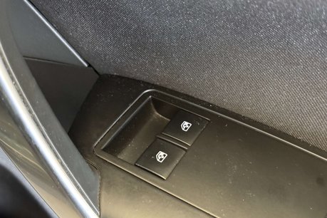 Vauxhall Insignia 2.0 CDTi ecoFLEX Design Hatchback 5dr Diesel Manual Euro 5 (s/s) (140 ps) 26