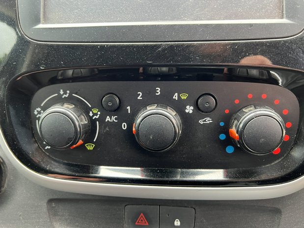 Renault Trafic Crew Cab SWB L1H1 Sport SL27 Air Con Alloys Nav Se 31