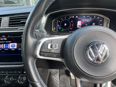 Volkswagen Tiguan R-LINE TECH TSI 4MOTION DSG 41