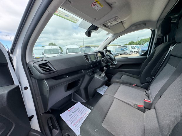 Vauxhall Vivaro SWB L1H1 [SOLD SM] Low Roof Pro F2700 Air Con Nav Sensors EURO 6 12