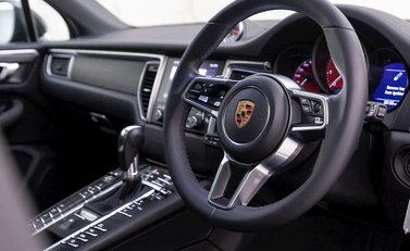 Porsche Macan GTS 9