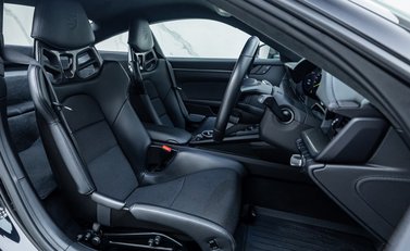 Porsche 911 GT3 TOURING (992) 15