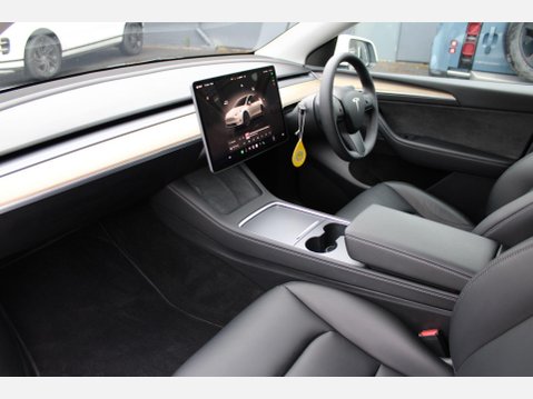 Tesla Model Y LONG RANGE AWD 11