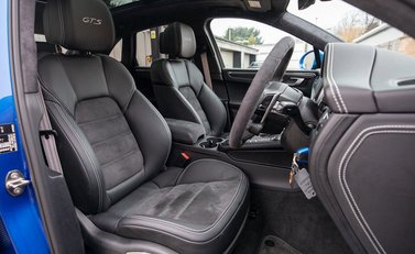 Porsche Macan GTS 12