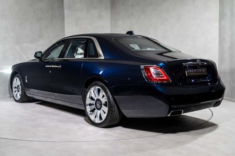 Rolls-Royce Ghost V12. STARLIGHT. H, C & M SEATS. REAR ENTERTAINMENT. HUD. A/CRUISE CONTROL 6