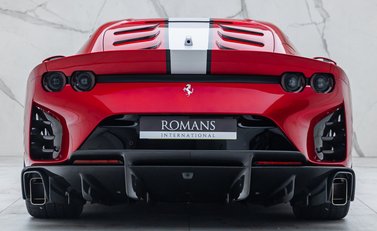 Ferrari 812 Competizione 5