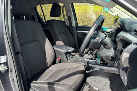 Toyota Hilux Invincible 4WD Auto 2.8 D-4D Double Cab Pickup - Pegasus Canopy 4