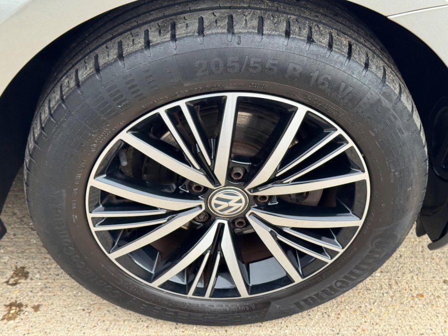 2017 Volkswagen Golf — image 40