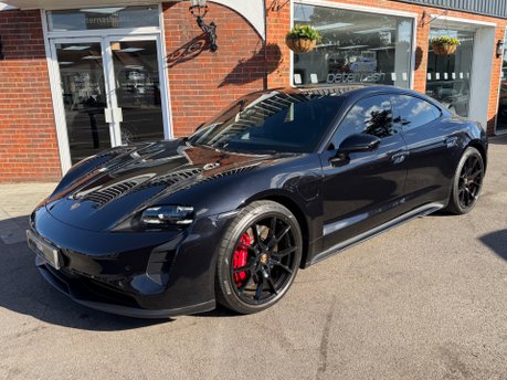 Porsche Taycan GTS 8