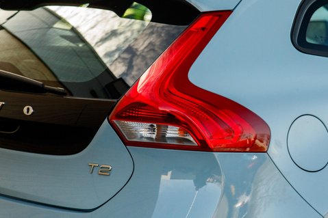 Volvo V40 T2 MOMENTUM 9